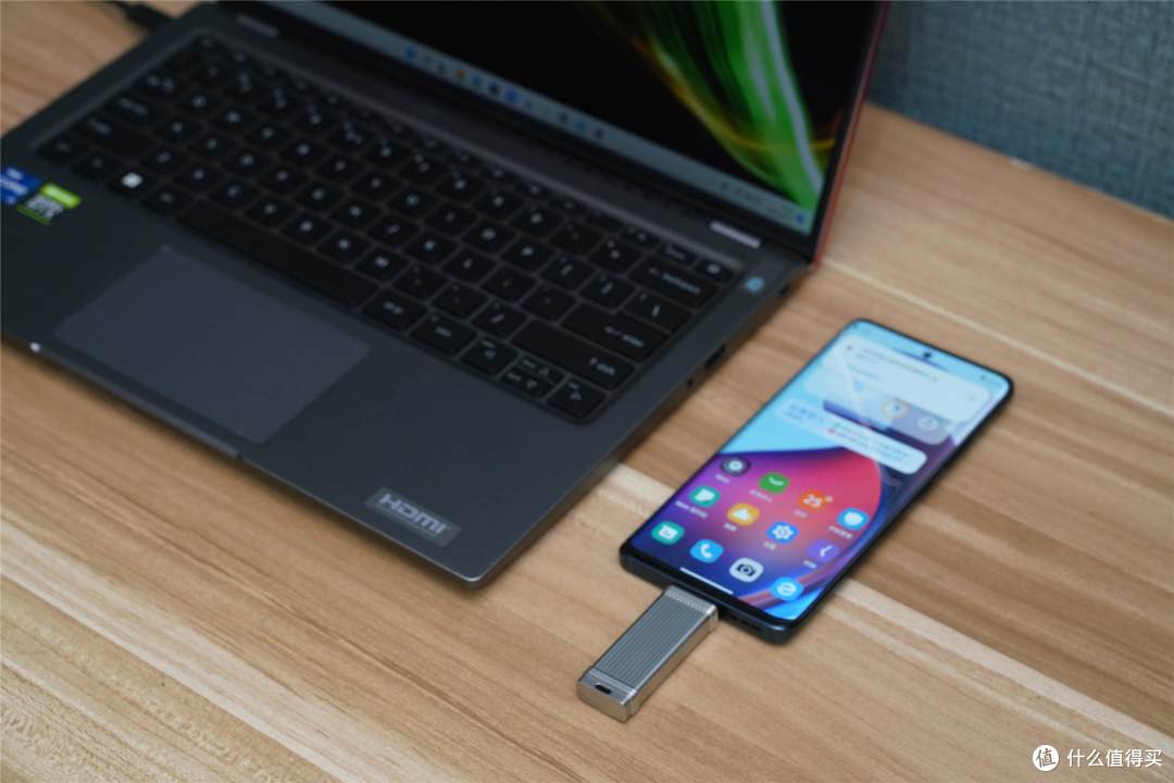 披着SSD外衣的优盘,1G文件3秒传完,手机电脑平板都能用