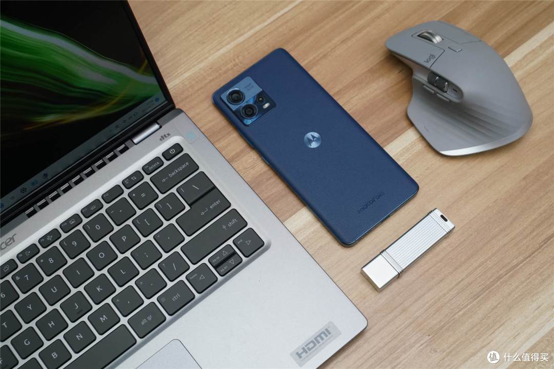 披着SSD外衣的优盘,1G文件3秒传完,手机电脑平板都能用