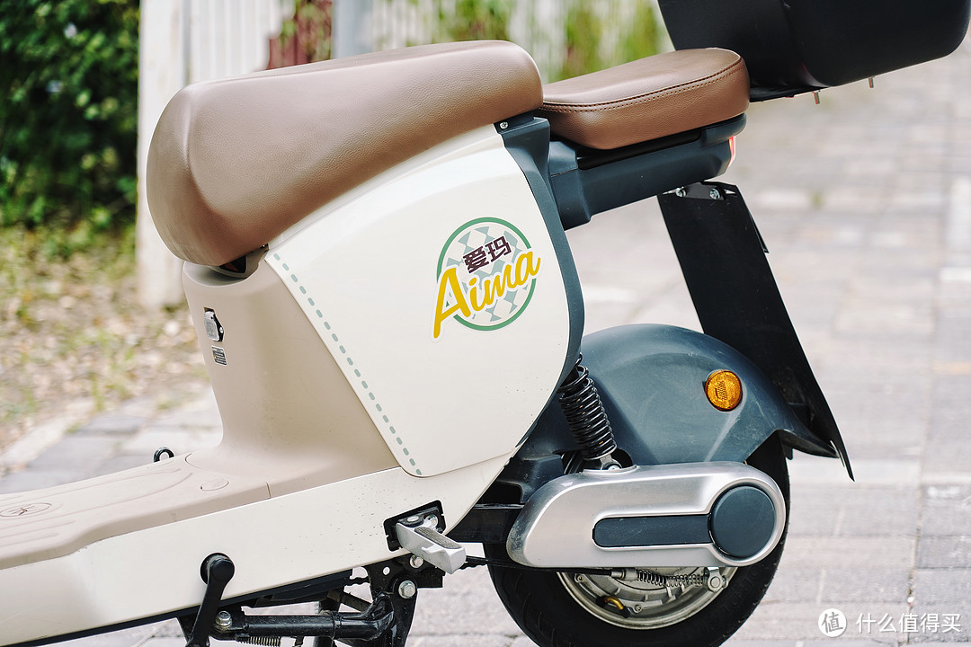 女友当车模——评测年轻人的第一辆车"爱玛小乔q160"