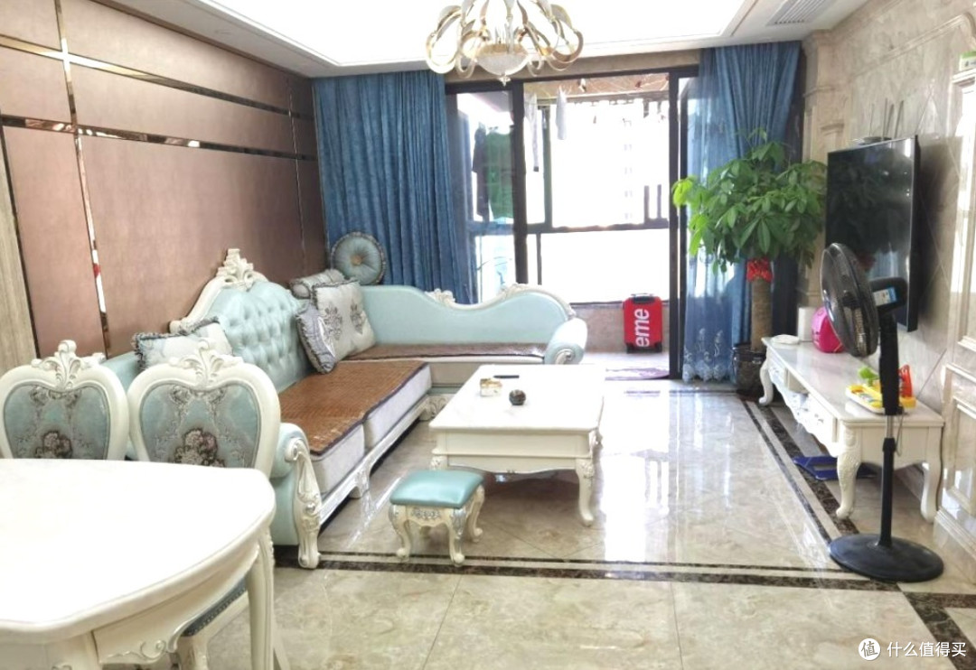 后悔全屋贴瓷砖,一到冬天冷得发颤,主卫走廊装衣柜秒变衣帽间