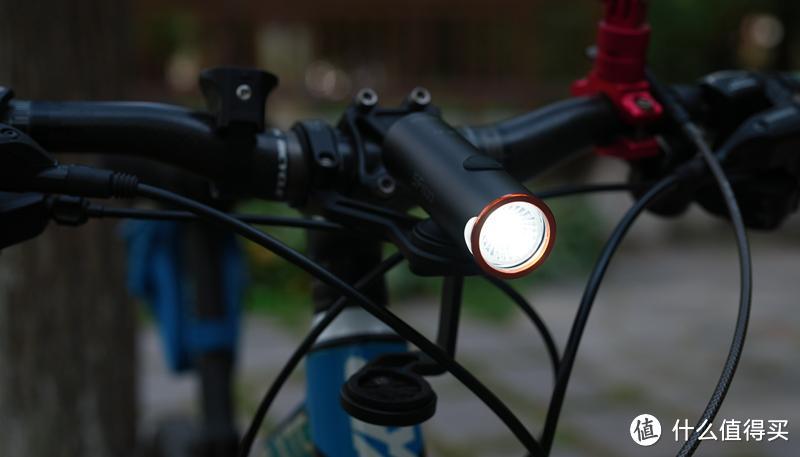 骑行必备，持久照明-迈极炫SF1800自行车前灯