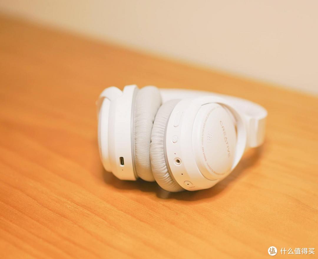 创新Zen Hybrid 头戴式耳机：头戴式耳机的新时代