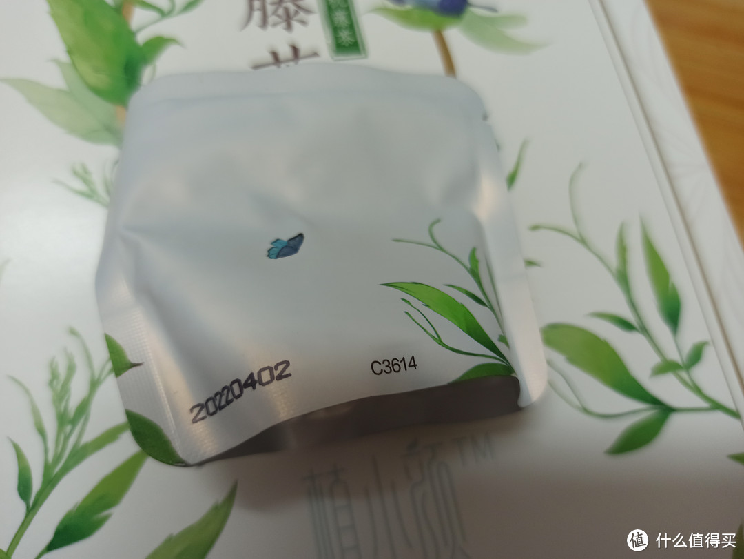 味道还蛮有特色的，有机藤茶（显齿蛇葡萄叶）开箱品尝。