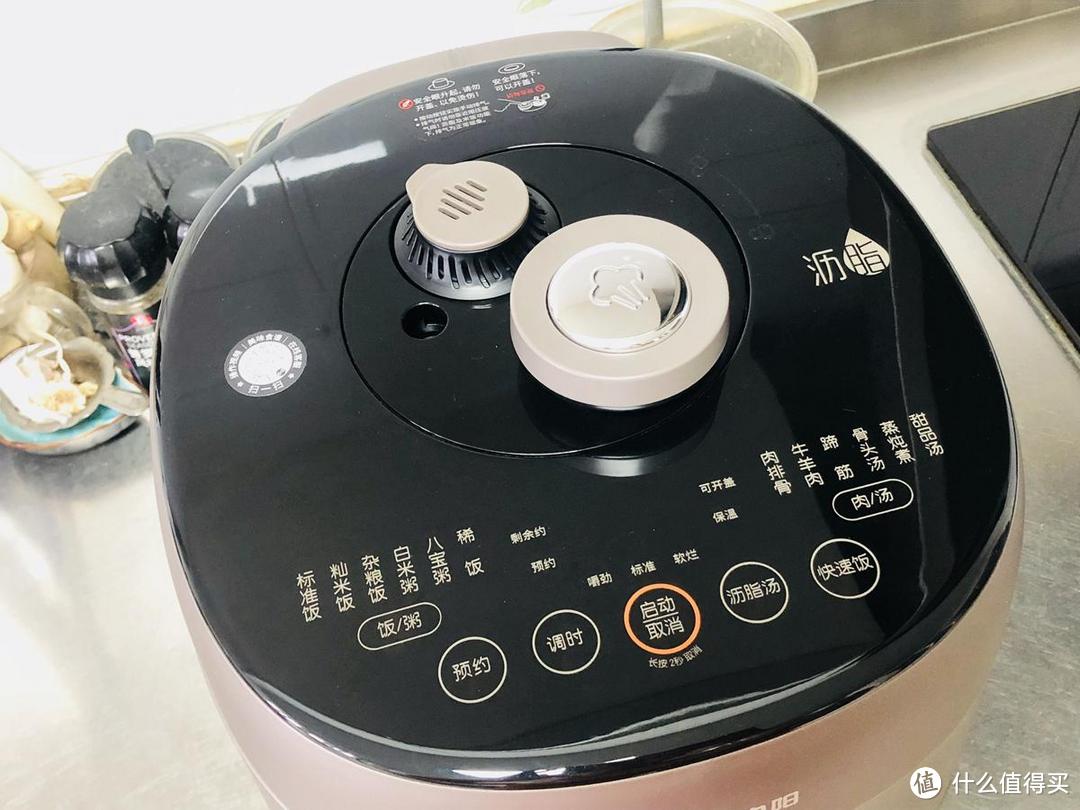 这款九阳电压力锅,拥有12套系统预设,还可以沥脂