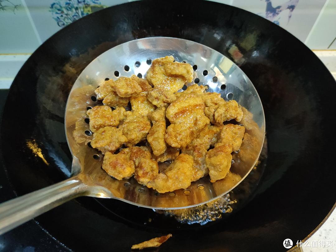 炸酥肉用澱粉還是麵粉?記住