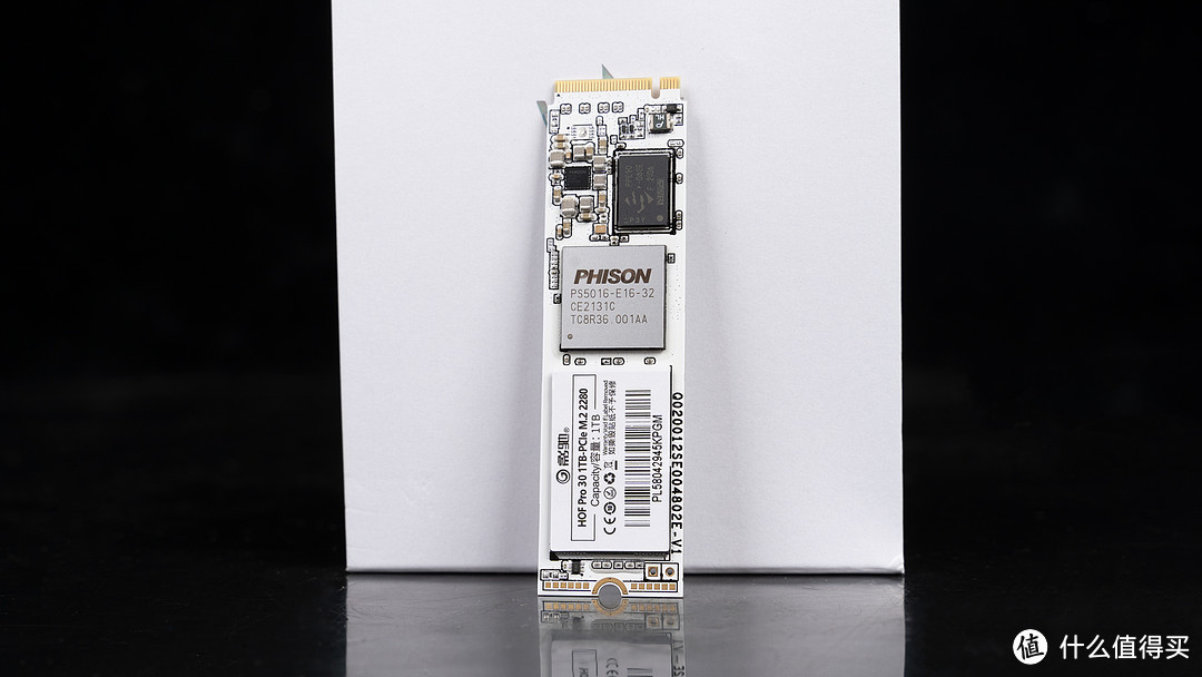 影驰HOF PRO 30 1TB评测，纯白高颜值的PCIe 4.0固态硬盘