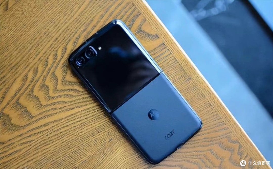 iOS要增加广告了?moto折叠屏或许是清爽系统领导者