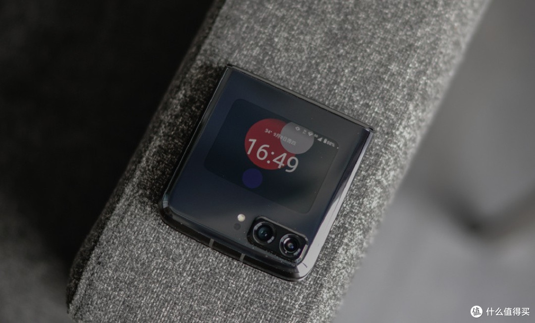 iOS要增加广告了?moto折叠屏或许是清爽系统领导者