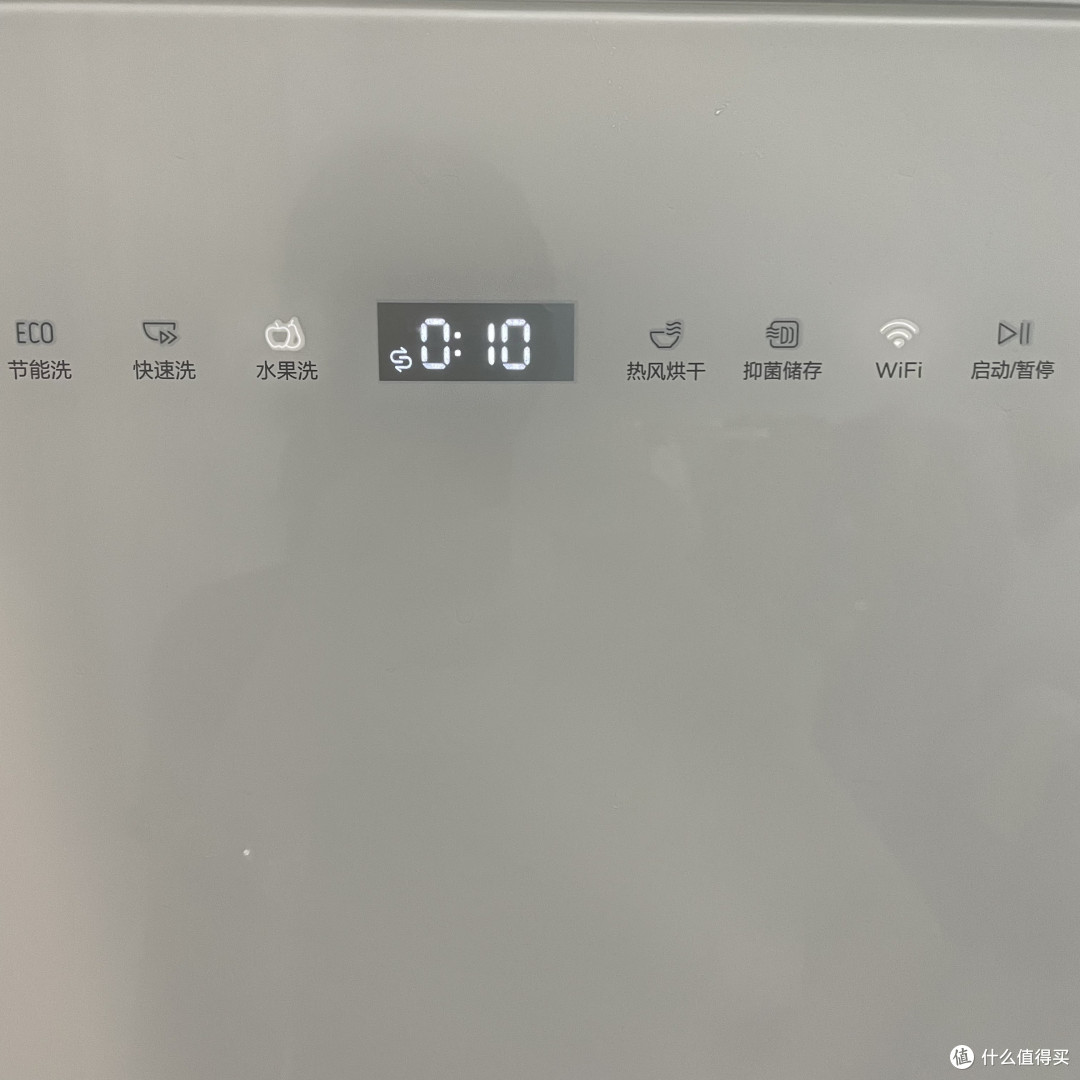 女朋友帮忙拍我在旁边做饭…