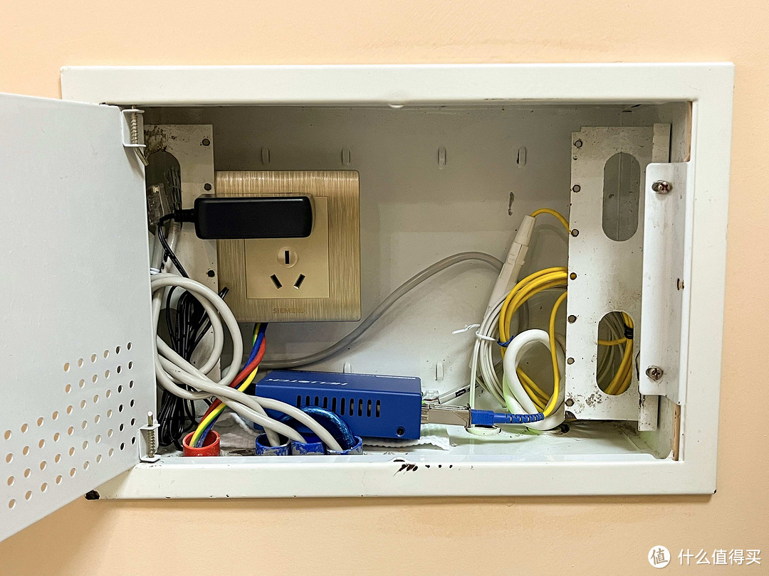 弱电箱空间不够光猫太占位置，换2.5G口光电转换器（Fiber Converter）+2.5G（GPON Stick ONU）猫棒