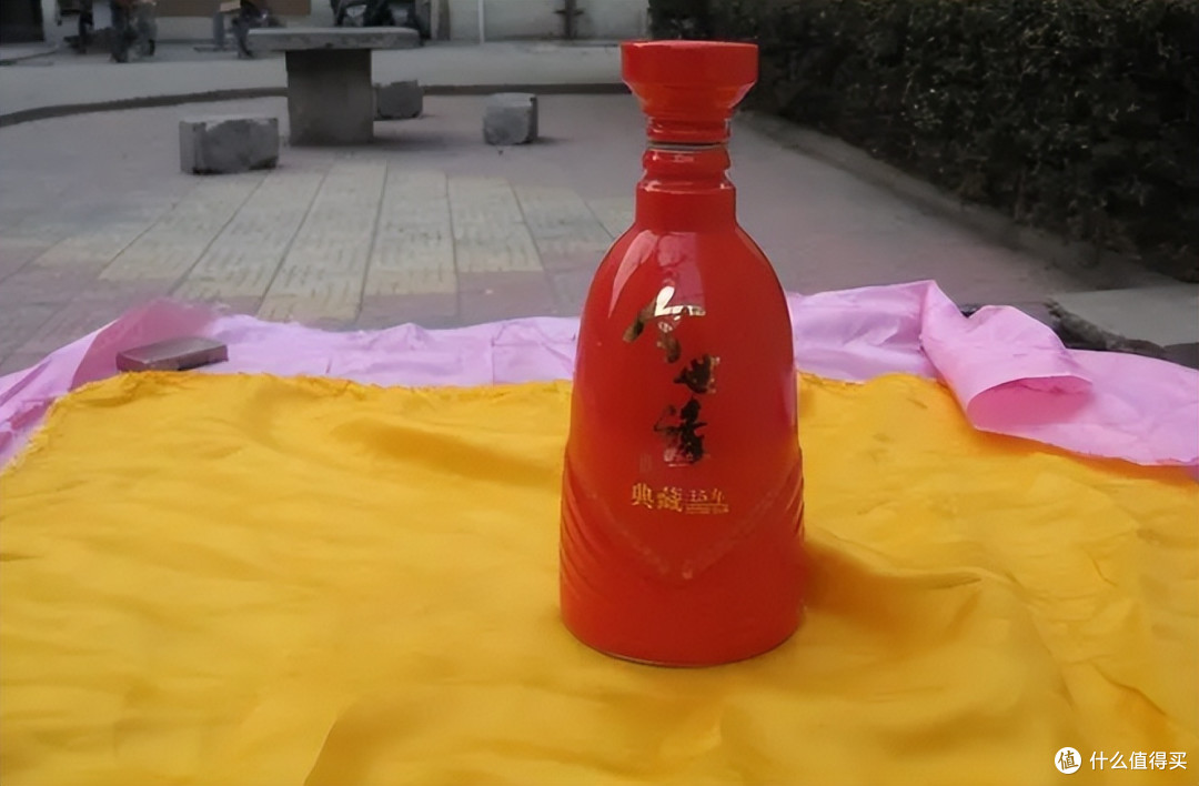 结婚的时候用这3款酒就行,不求多贵,但求有排场,均为纯粮好酒