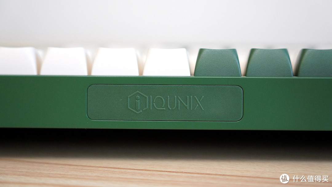 绝美外观，一眼爱上的铝厂露营IQUNIX F97三模机械键盘体验