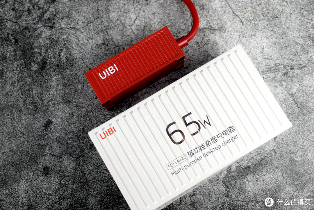UIBI柚比D65多口充电器：有颜值更有实力的桌面快充
