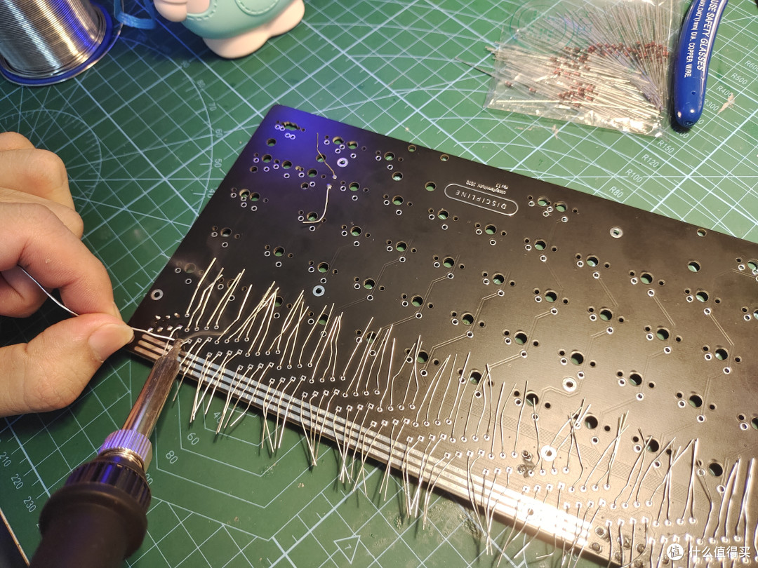 自己制作一个90年代电子风格的客制化机械键盘