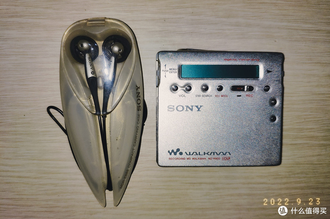 MDR-E888耳塞和MZ-R90 MD Walkman