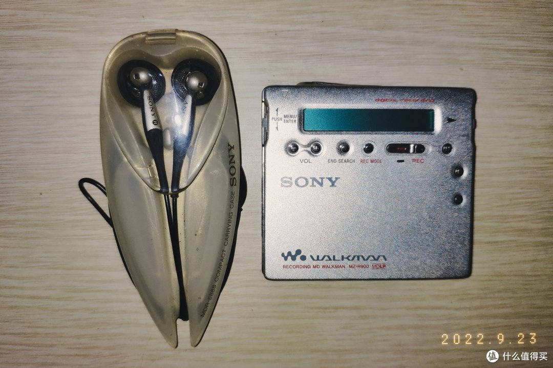 MDR-E888耳塞和MZ-R90 MD Walkman