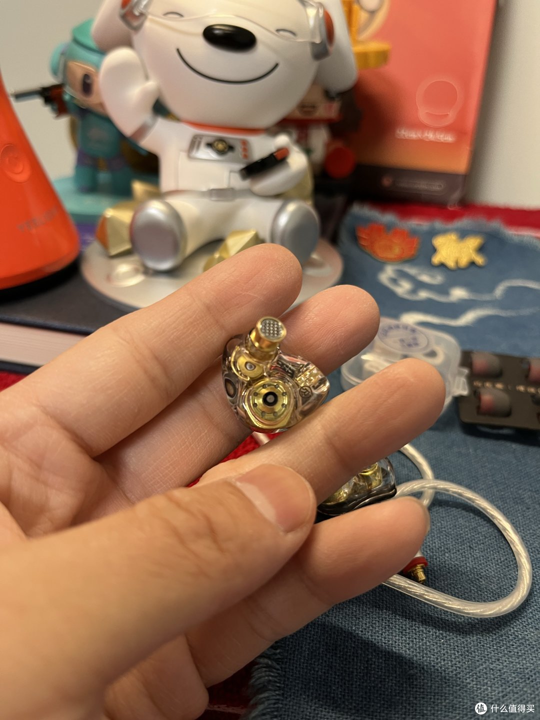 竹林莺歌鸟雀鸣，惊鸿一面比翼行
