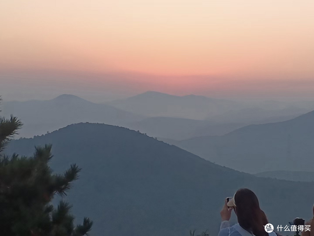 游山恋，金秋的一缕紫气东来