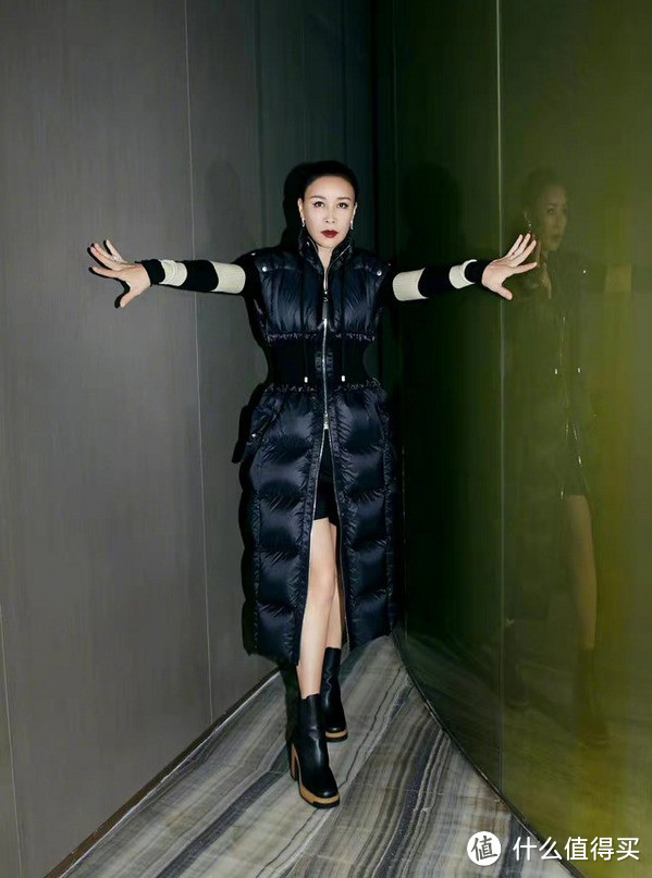 那英与安妮海瑟薇同场看秀?Moncler的70周年大秀明星阵容堪称春晚~