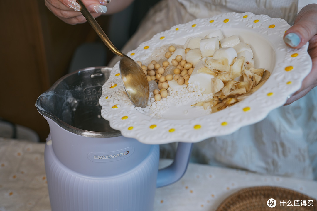 老爸做的“现磨”豆浆让我果断拒绝秋天里第一杯奶茶！豆浆机这么用永不过气！（附食谱，建议收藏）