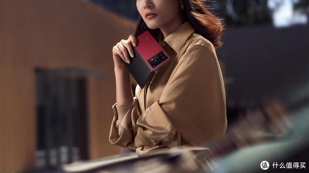 vivo发布全新折叠屏手机,vivo X Fold+配置全面进化,战力拉满