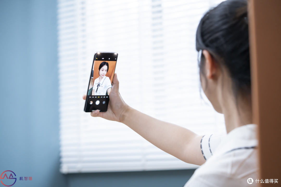 小米新出的手机,长得也太小仙女了吧!