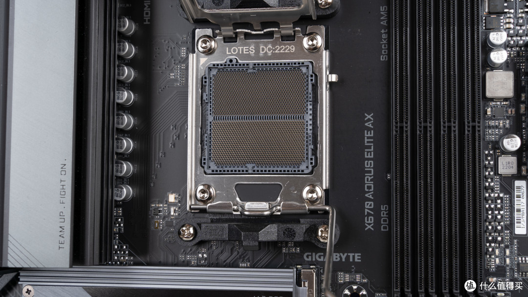 锐龙5 7600X+技嘉X670 AORUS ELITE AX小雕AX开箱测试，手动降压全核5.45G达成