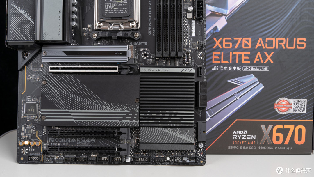 锐龙5 7600X+技嘉X670 AORUS ELITE AX小雕AX开箱测试，手动降压全核5.45G达成