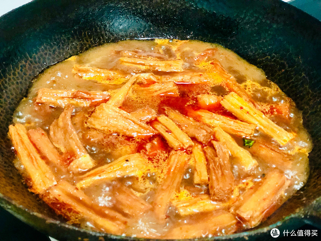 腐竹别再凉拌吃了，做一锅这样的炝锅腐竹，麻辣鲜香，比吃肉还香