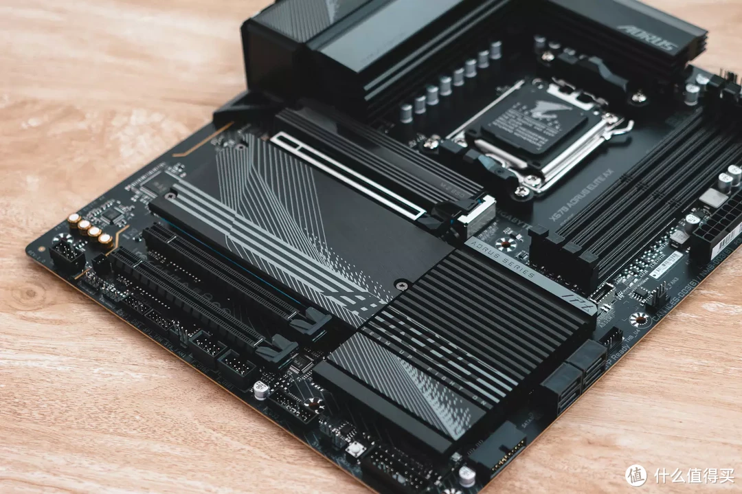 Ryzen锐龙7000新座驾：AORUS X670 ELITE AX主板