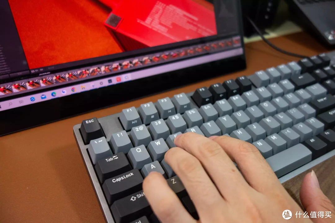 从此薄膜是路人！杜伽K310红轴机械键盘体验：顺滑流畅，做工扎实