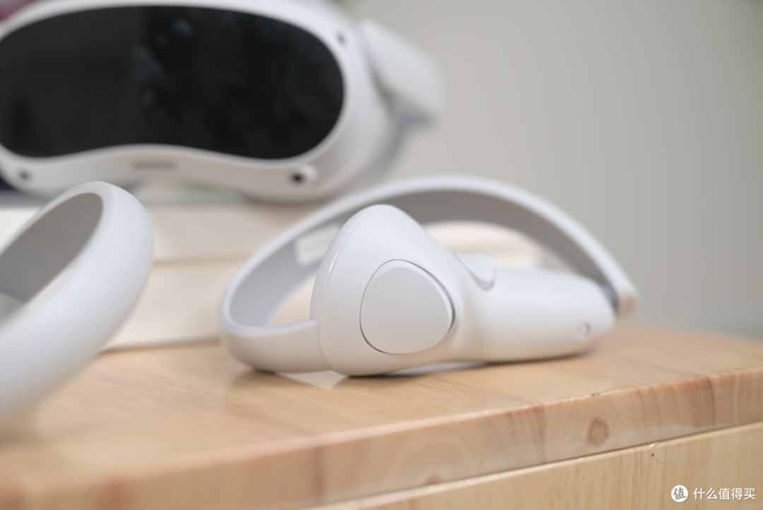 更轻、更强、更舒适——全新PICO 4 VR 一体机体验