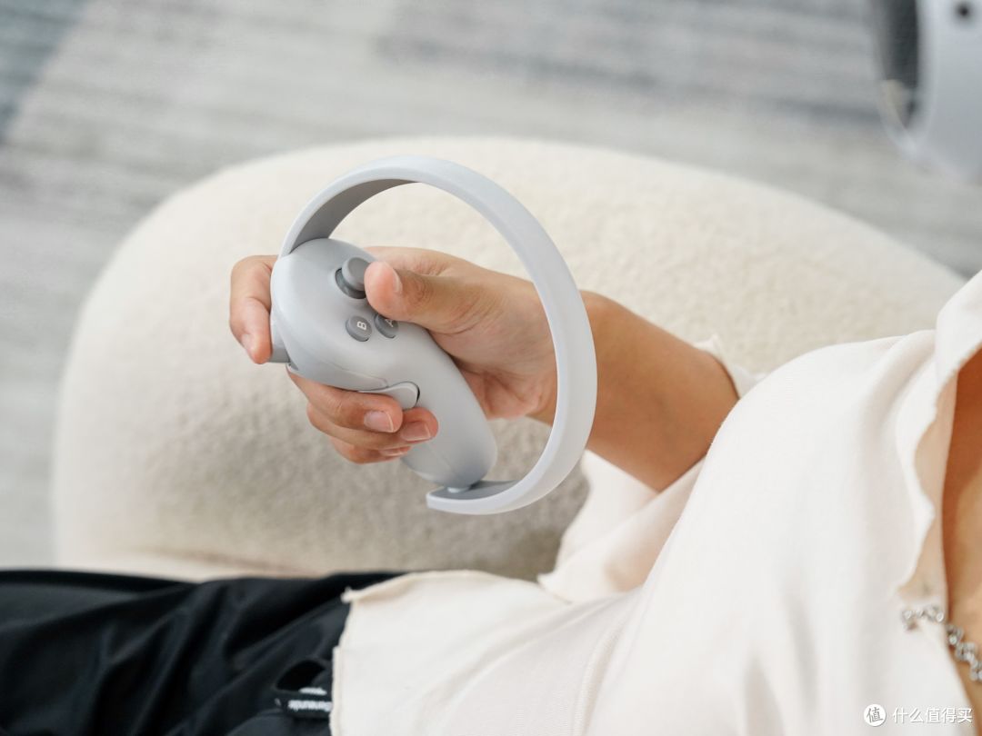 更轻、更强、更舒适——全新PICO 4 VR 一体机体验