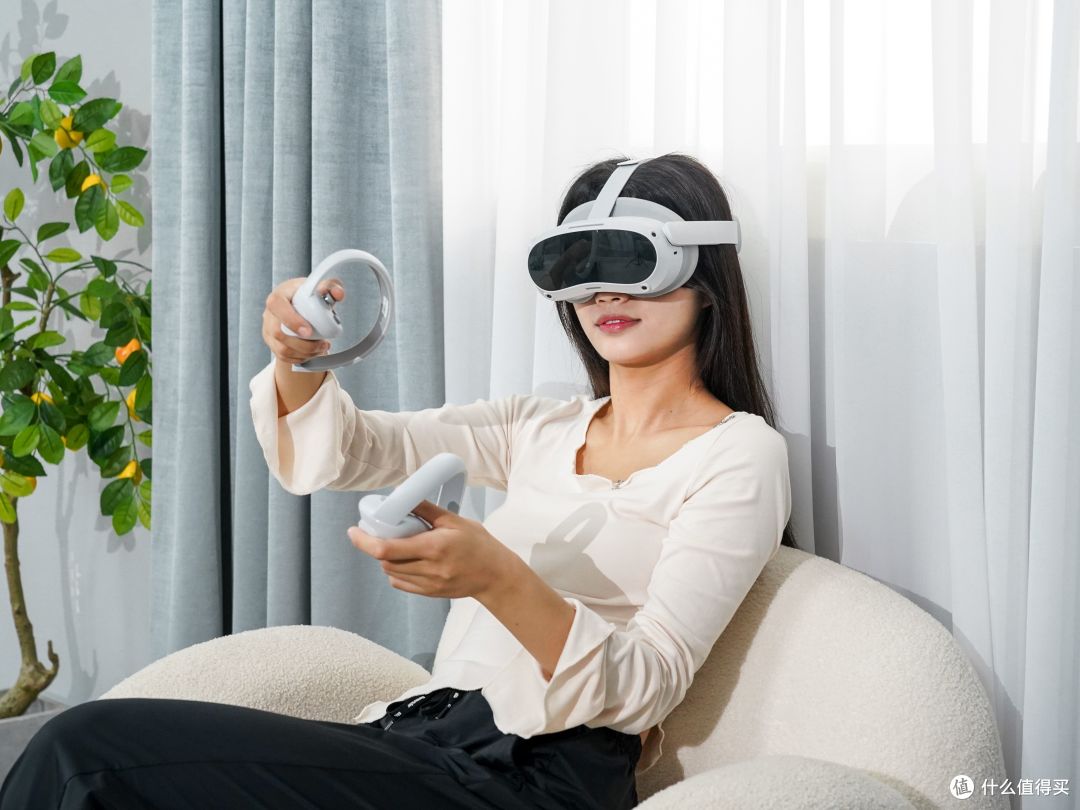 更轻、更强、更舒适——全新PICO 4 VR 一体机体验