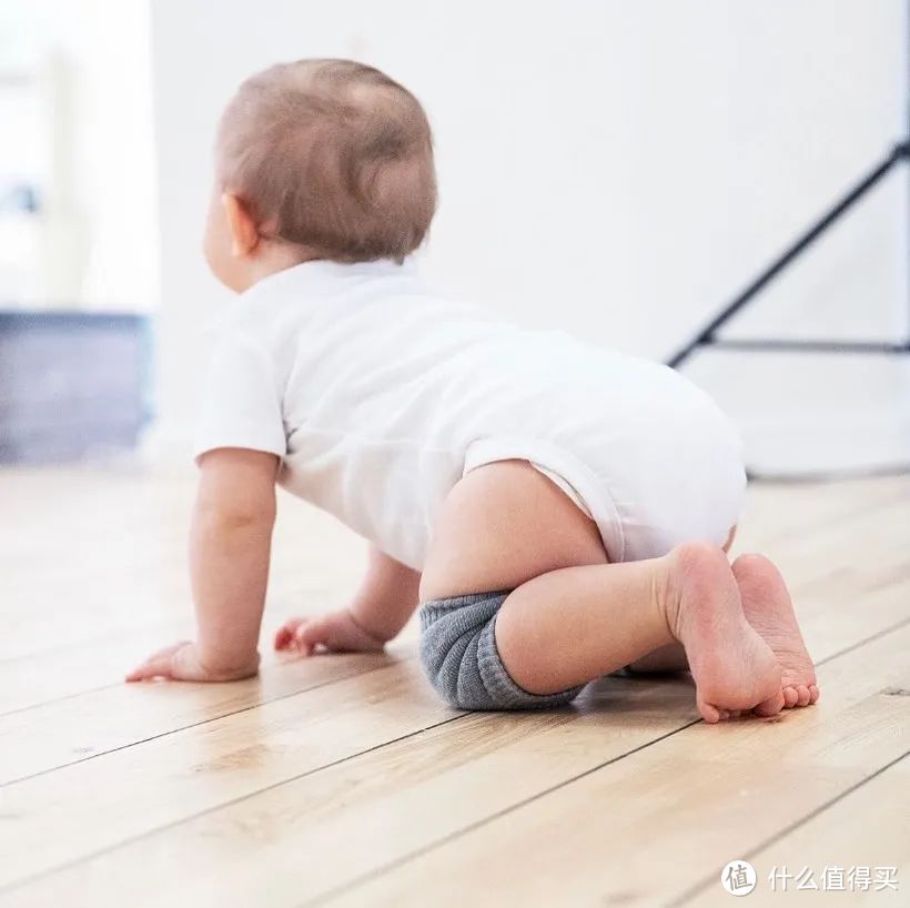 ​爬行是宝宝最初的“运动”要保护娇嫩的膝盖