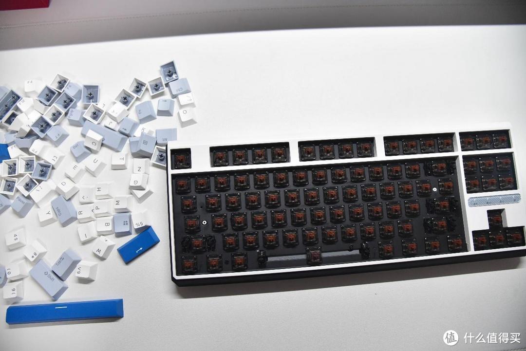 机械键盘拆解之十：一年仅需要充电一次,杜伽K620W是否值得入手？