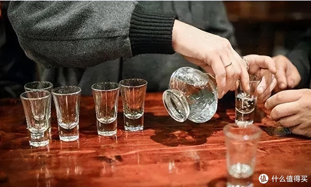一喝酒就断片,这并不是什么小事,说明你已经上年纪了