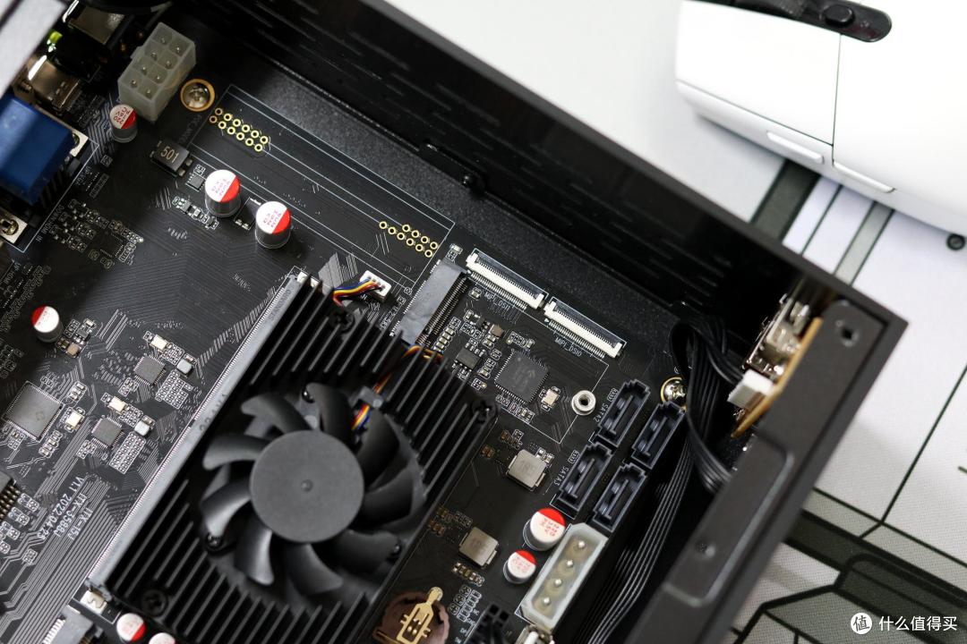 国产ARM开发板主机,搭载RK3588处理器,支持鸿蒙和Windows系统