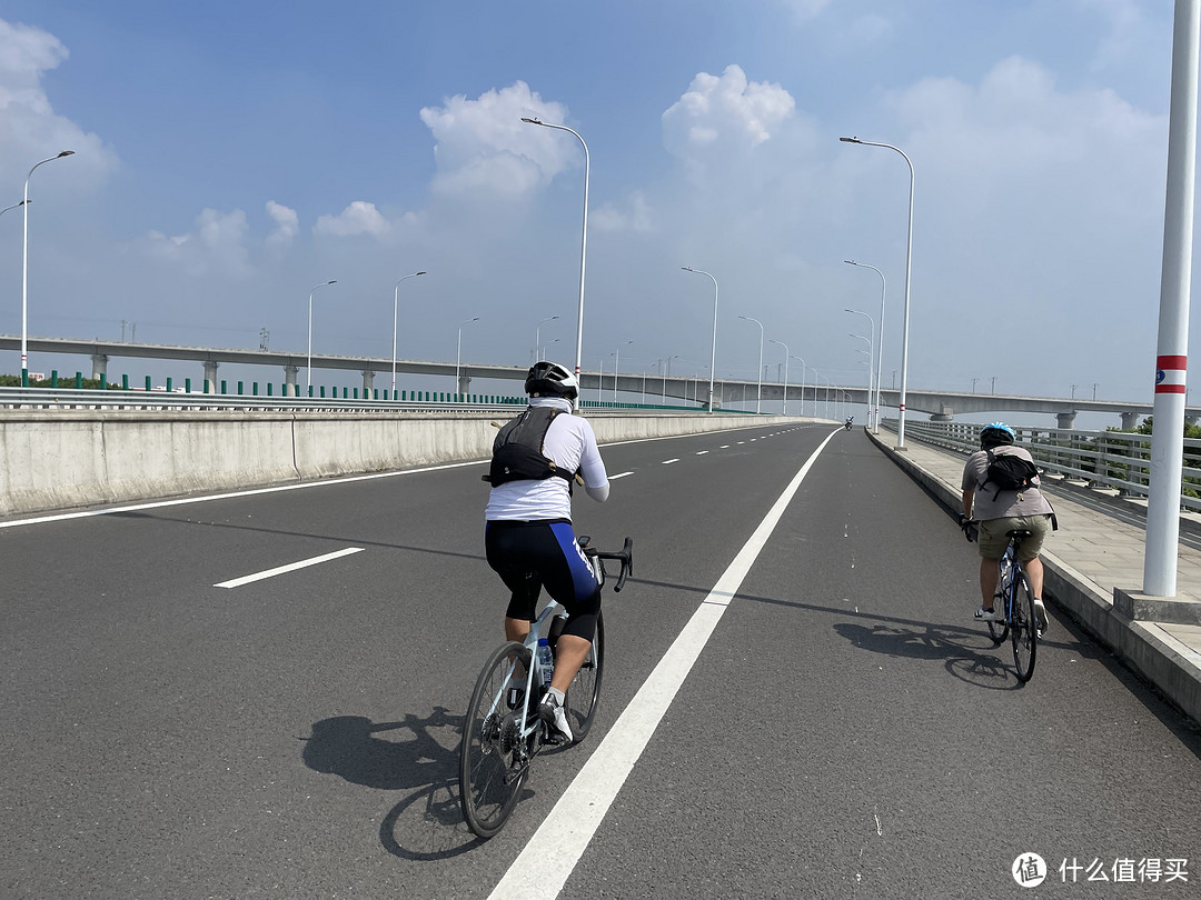 一路上骑行条件相当好，太阳也没那么晒