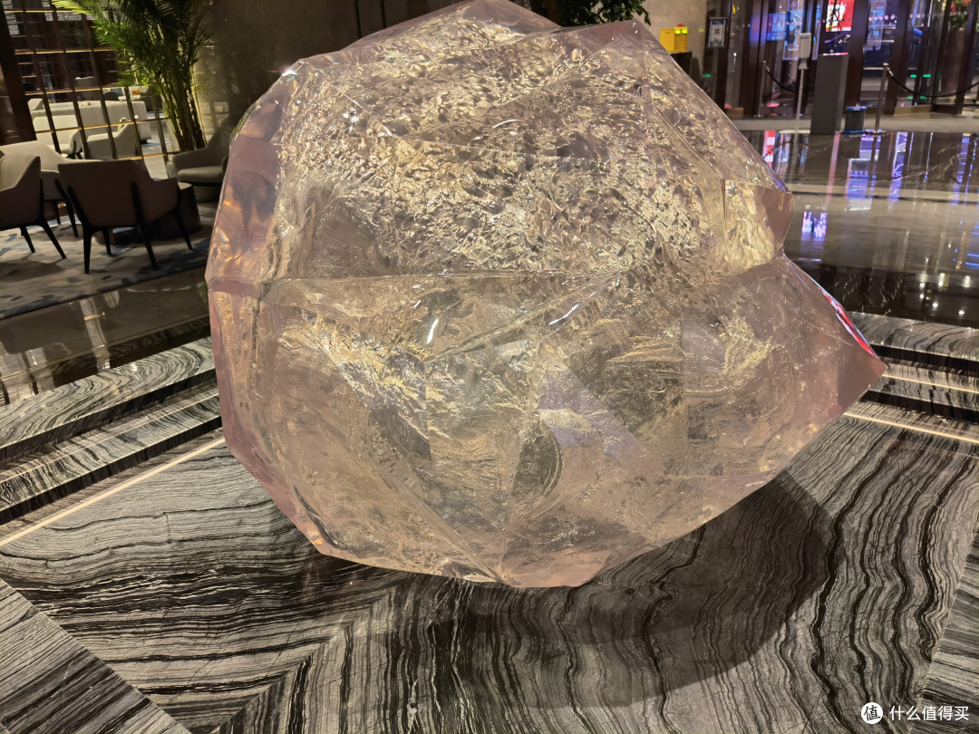 带点粉色的“盐晶”