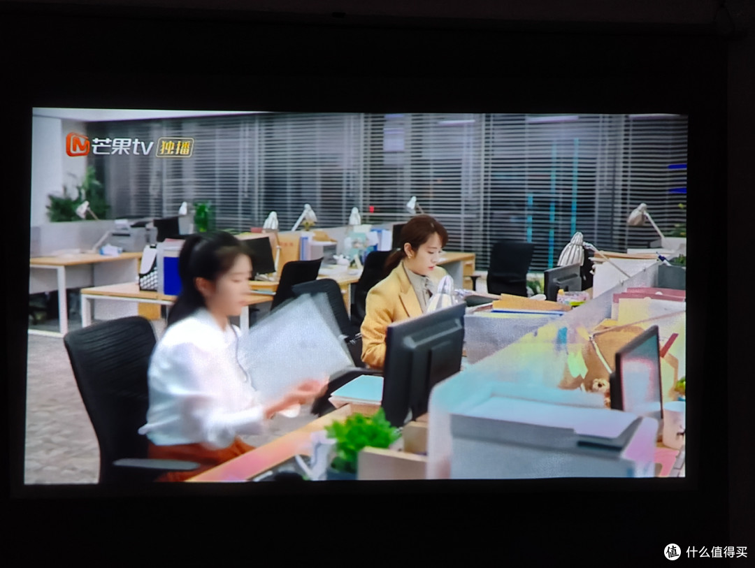 内外兼修的“美颜”享受:华硕LATTE L1便携投影仪随手体验谈