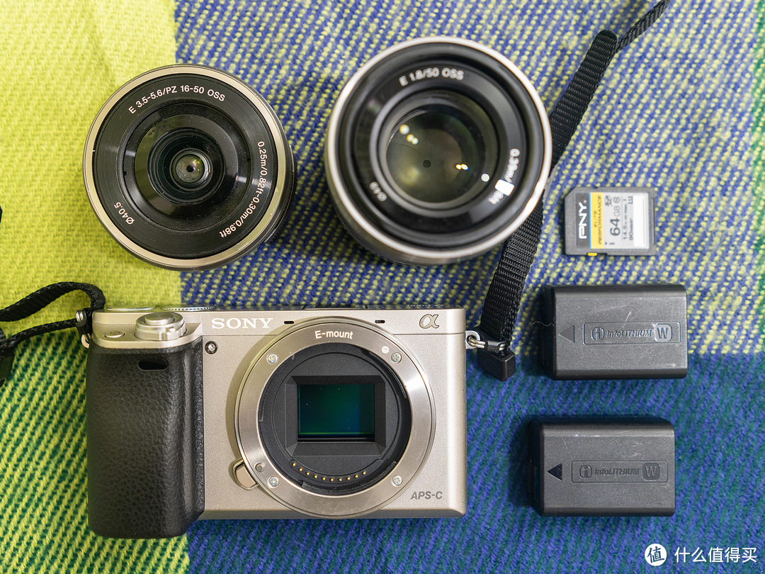 闲鱼2500入手SONY A6000双镜头微单套机，带E50 1.8镜头，当年高攀不起的相机，现在白菜价了