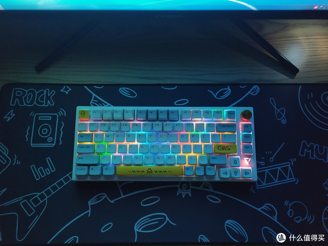 颜值和手感都特别能打的三模gasket机械键盘长啥样？