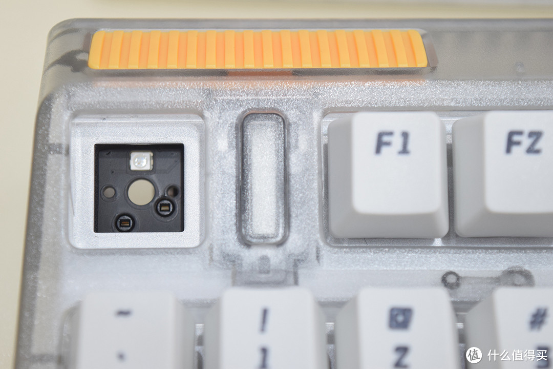 一样的价格一样的配置，但是可以买到联名款，他不香吗？IQUNIX x PANDAER OG80 虫洞 TTC月白轴机械键盘