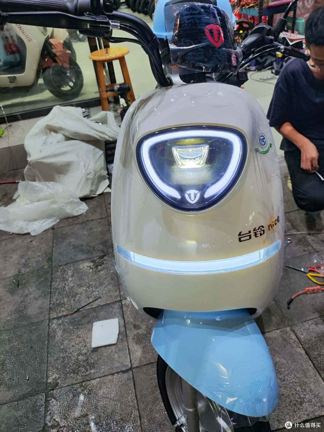 趁国庆搞活动买个台铃电动车,不塞车真爽,带着娃去兜风