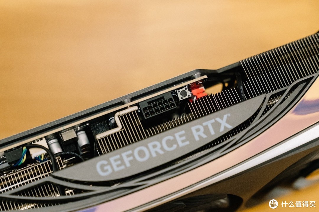 索泰GeForce RTX 4090 AMP Extreme AIRO开箱：圆润霸气