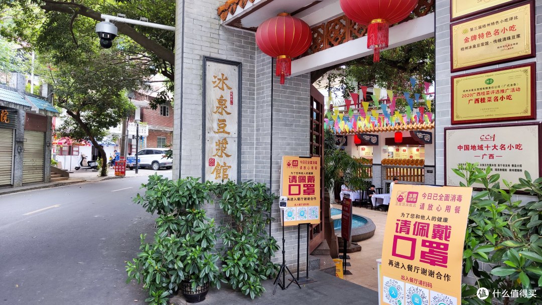 在梧州,纸包鸡和米粉都不容错过