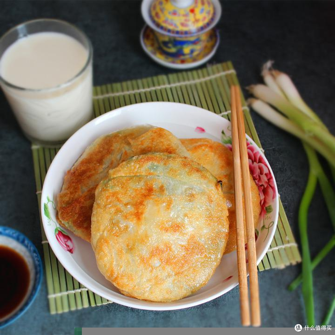 北方面食制作复杂，长帝企鹅顶顶厨师机帮你忙。