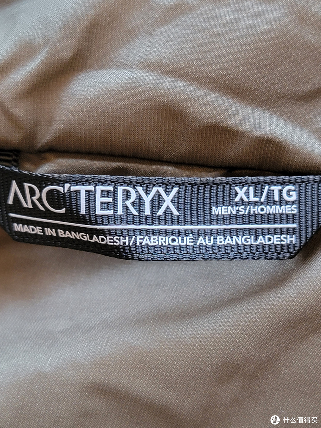 今年冬天买这一件始祖鸟棉服就够啦！ARC'TERYX LEAF ATOM HOODY LT (GEN2)开箱体验，再不买就晚了！收藏！