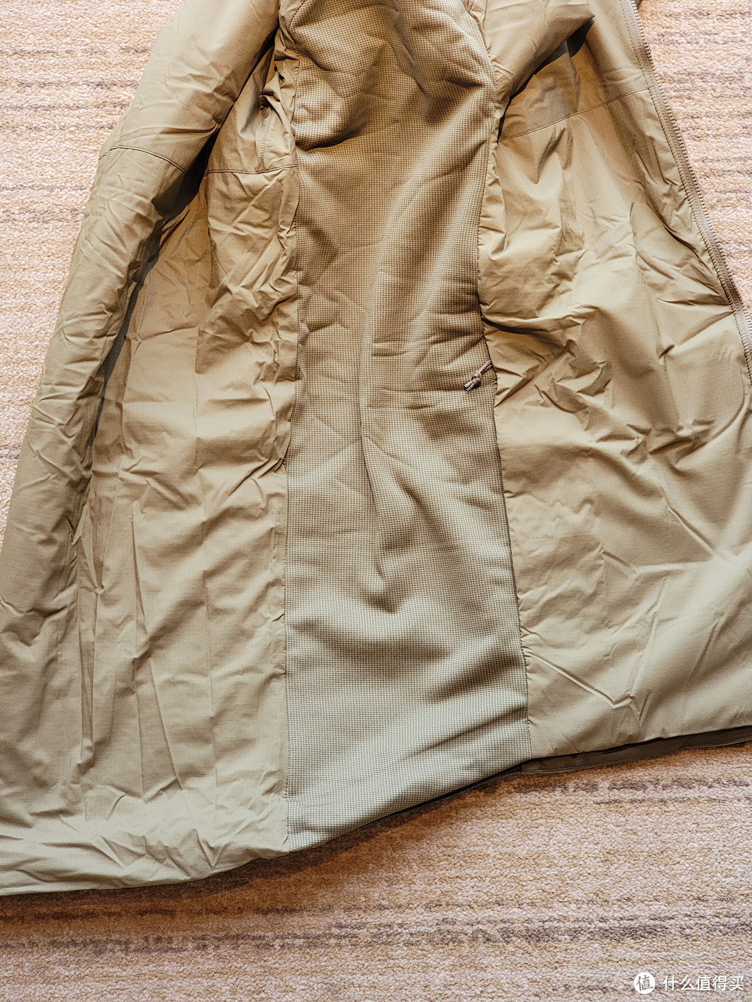 今年冬天买这一件始祖鸟棉服就够啦！ARC'TERYX LEAF ATOM HOODY LT (GEN2)开箱体验，再不买就晚了！收藏！